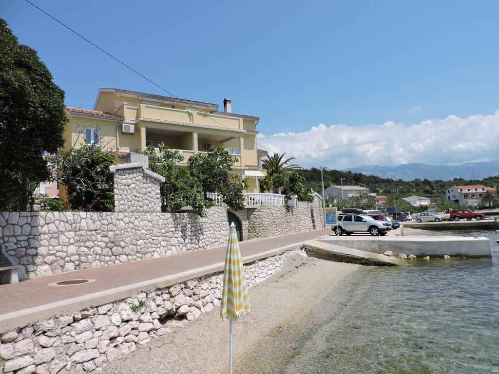 Captain'S Apartment Barbat na Rabu Exterior photo