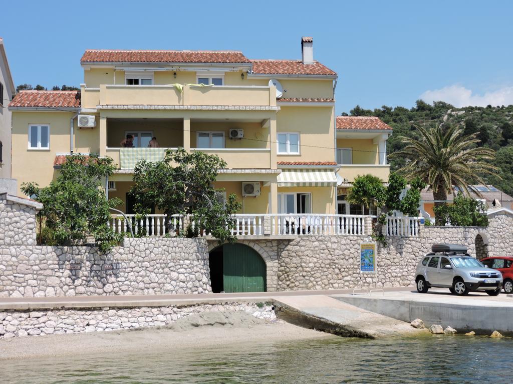 Captain'S Apartment Barbat na Rabu Exterior photo
