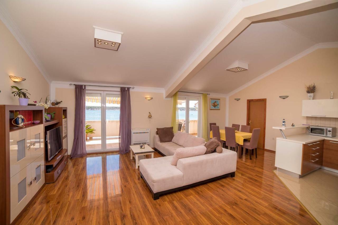 Captain'S Apartment Barbat na Rabu Exterior photo
