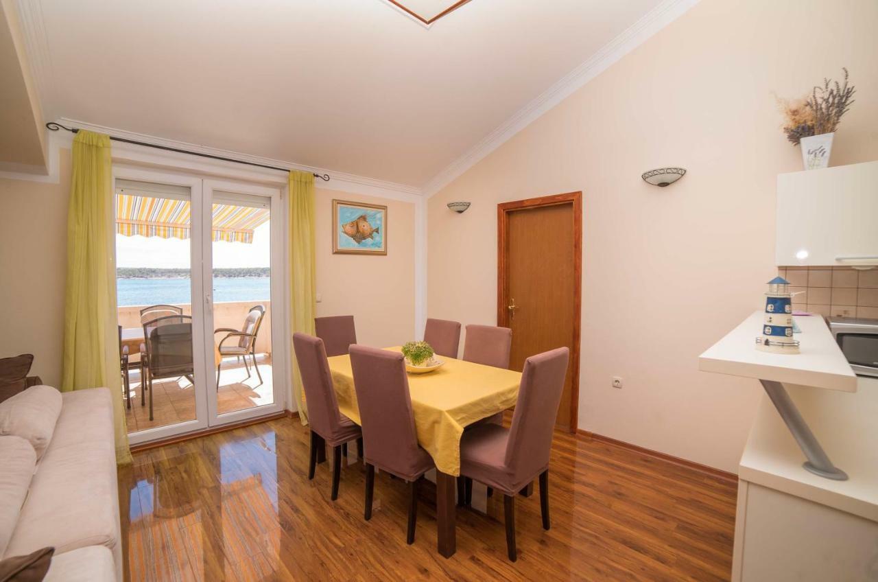 Captain'S Apartment Barbat na Rabu Exterior photo